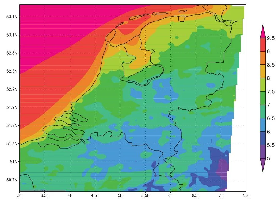 Kaart van Nederland met gemiddelde windsnelheid op 100 meter hoogte: aan de kust rood en roze (9 tot 9,5 m/s), rond Leusden blauw en groen (6 tot 6,5 m/s).
